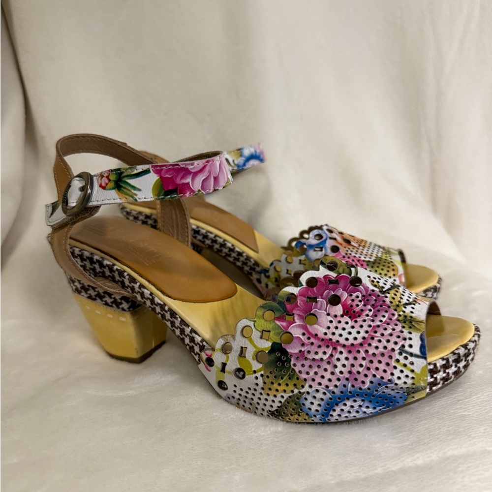L’ Artiste floral boho chic sandals